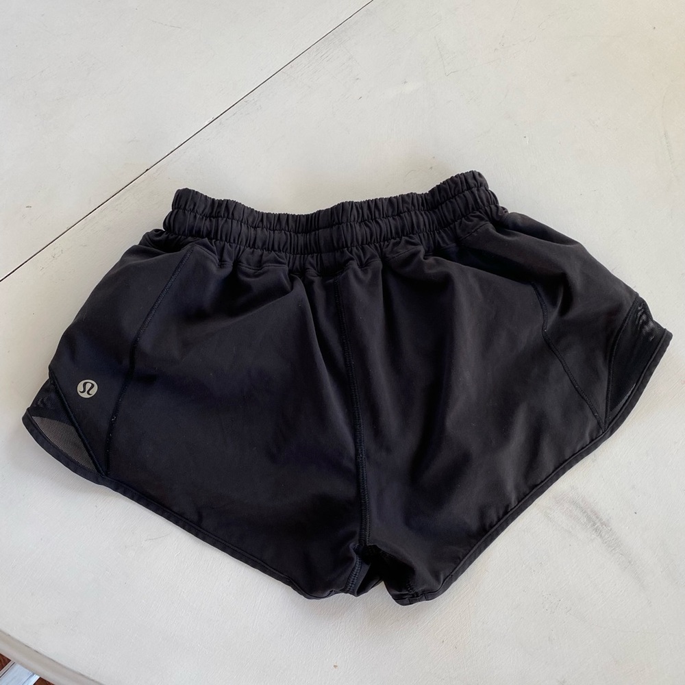 LuLuLemon Hotty Hot Low Rise Lined Short “2.5”